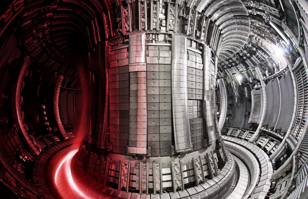 JET interior with superimposed plasma credit UKAEA courtesy of EUROfusion 1